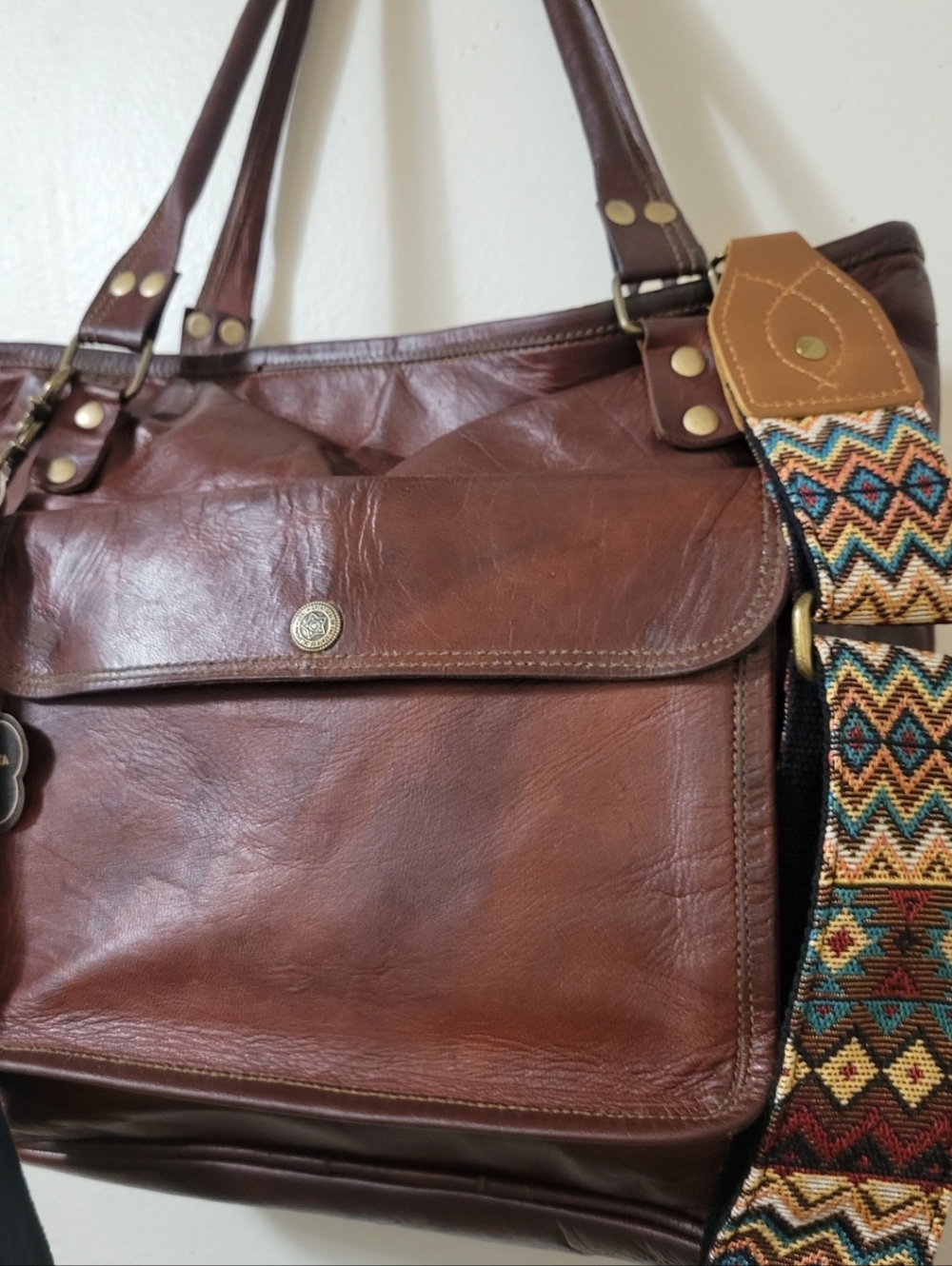 WOMANS LEATHER HANDBAG W/LARGE CROSSBODY SHOULDER STRAP - WEATHERPROOF